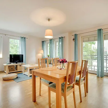 By The Sea Nadmorski With Balcony 300m From The By Renters Apartman